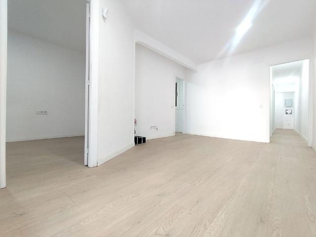 Piso en venta en pasaje Beethoven, Santa Coloma de Gramanet, de 81 m² 3 habitaciones por 195.000