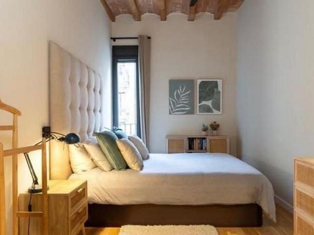 Piso en venta en pasaje De Batlló, Barcelona, de 60 m² 2 habitaciones por 452.000