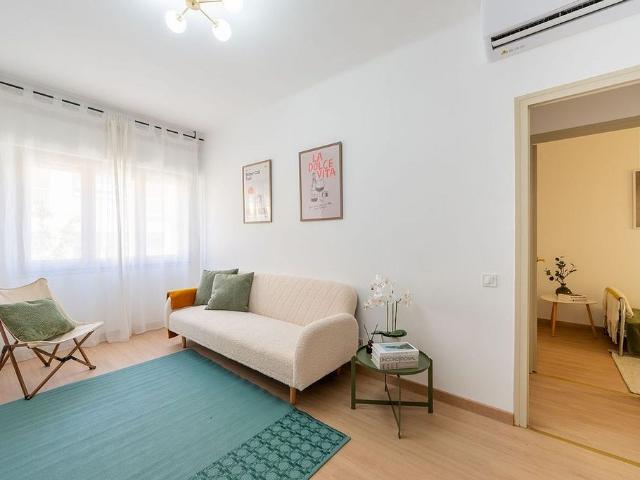 Piso en venta en pasaje De Bismarck, Barcelona, de 54 m² 2 habitaciones por 290.000