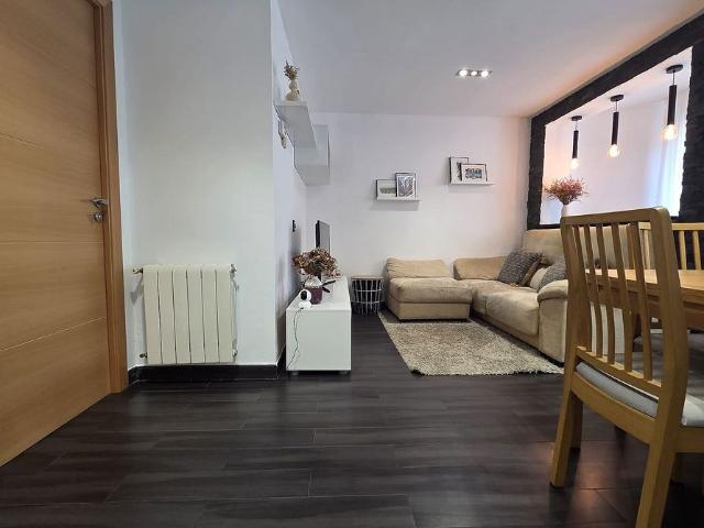 Piso en venta en pasaje De Flaugier, Barcelona, de 74 m² 3 habitaciones por 385.000