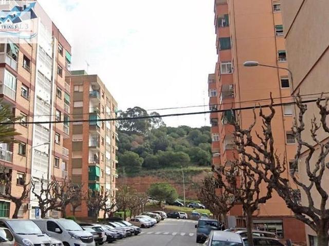 Piso en venta en calle D'hipólito Lázaro, Badalona, de 70 m² 3 habitaciones por 139.213