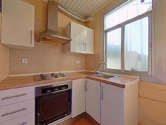 Piso en venta en pasaje De la Canadenca, Barcelona, de 73 m² 4 habitaciones por 226.430