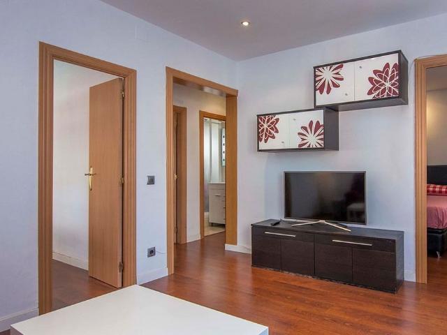 Piso en venta en pasaje De Les Delícies, Cornellà de Llobregat, de 40 m² 2 habitaciones por 160.000