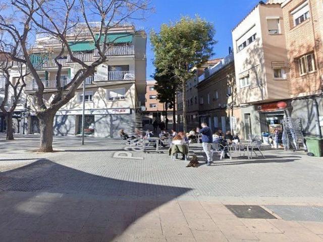 Piso en venta en pasaje De Les Delícies, Cornellà de Llobregat, de 97 m² 3 habitaciones por 214.200