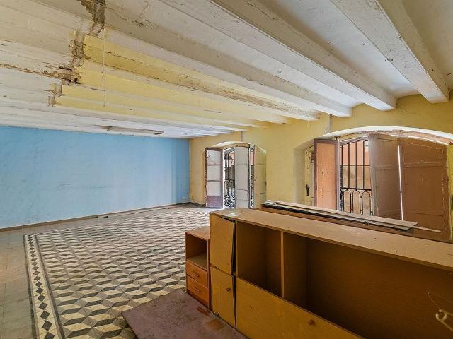 Piso en venta en pasaje Dels Escudellers, Barcelona, de 132 m² 5 habitaciones por 340.000