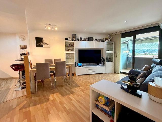 Piso en venta en pasaje Isabel Aunion, Cornellà de Llobregat, de 60 m² 2 habitaciones por 321.500