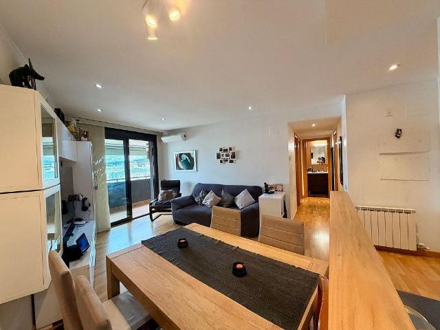 Piso en venta en pasaje Isabel Aunion, Cornellà de Llobregat, de 71 m² 2 habitaciones por 321.500