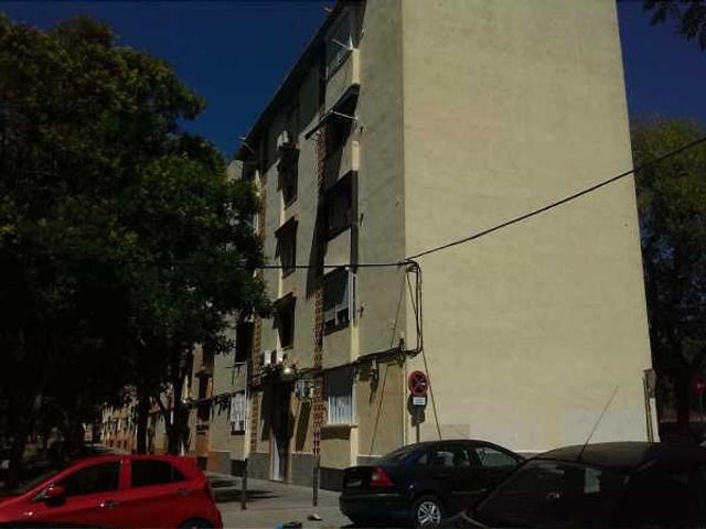 Piso en venta en pasaje Progrés, Sabadell, de 72 m² 4 habitaciones por 99.000