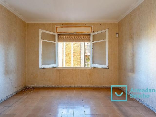 Piso en venta en paseo Maragall, Barcelona, de 70 m² 3 habitaciones por 295.000