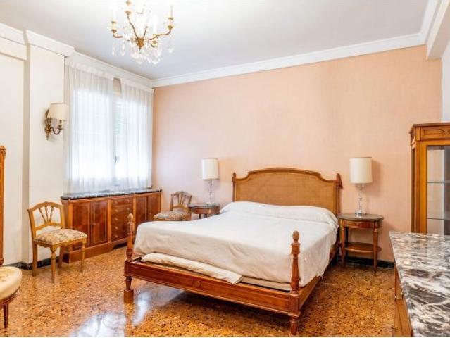 Piso en venta en Paseo María Agustín con infinitas posibilidades