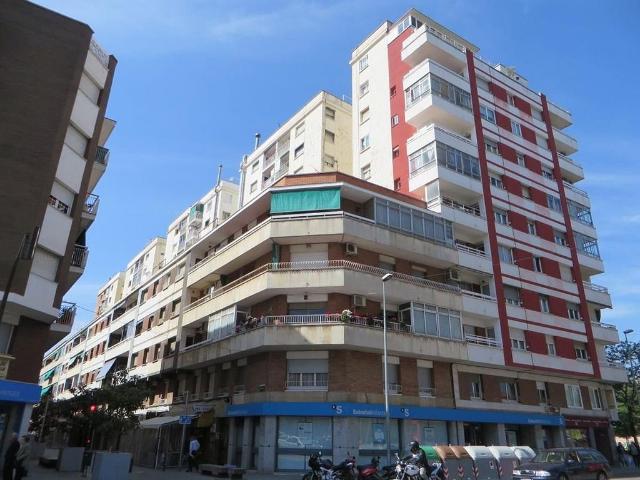 Piso en venta en paseo Acacias, Cerdanyola del Vallès, de 56 m² 2 habitaciones por 115.000
