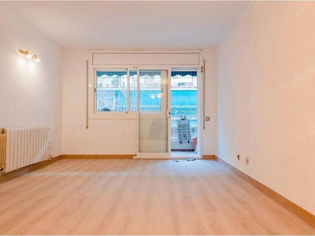 Piso en venta en paseo De Cordelles, Cerdanyola del Vallès, de 78 m² 3 habitaciones por 280.000