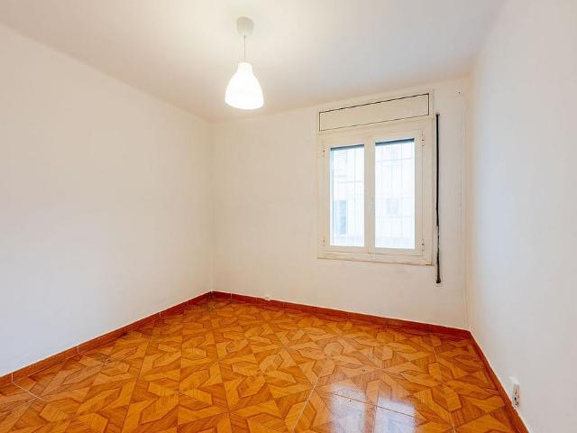 Piso en venta en paseo De Fabra i Puig, Barcelona, de 91 m² 3 habitaciones por 269.000