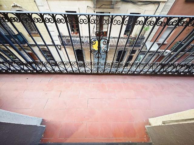 Piso en venta en paseo De Joan de Borbó, Barcelona, de 45 m² 1 habitación por 270.000