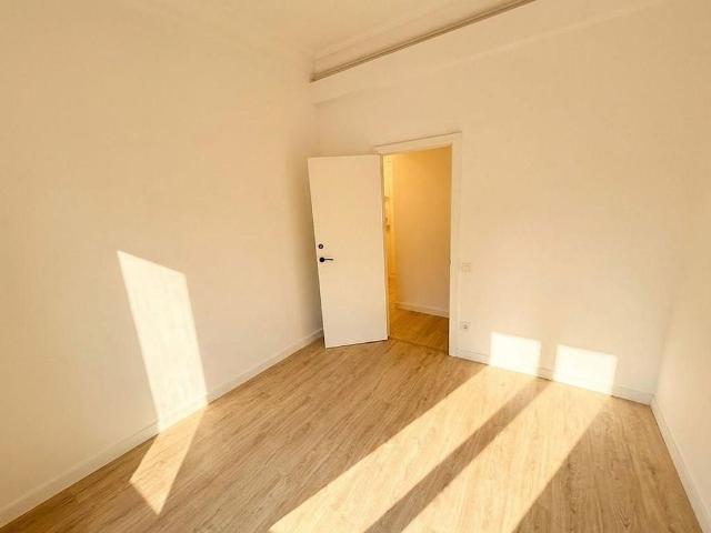 Piso en venta en paseo De Joan de Borbó, Barcelona, de 46 m² 2 habitaciones por 395.000