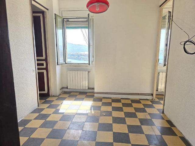 Piso en venta en paseo De Joan de Borbó, Barcelona, de 47 m² 3 habitaciones por 430.000