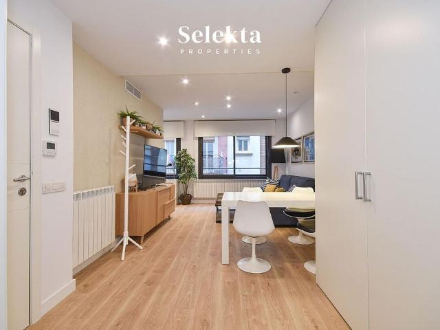 Piso en venta en paseo De Joan de Borbó, Barcelona, de 43 m² 1 habitación por 435.000