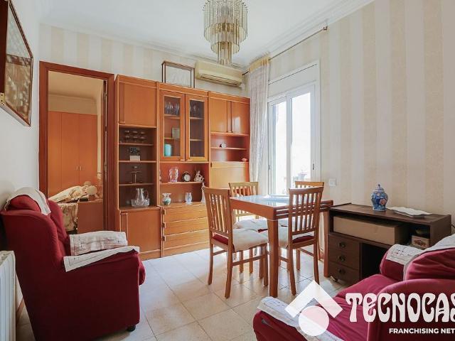 Piso en venta en paseo De Joan de Borbó, Barcelona, de 59 m² 3 habitaciones por 400.000