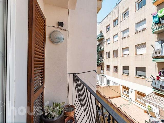 Piso en venta en paseo De la Mare de Déu del Coll, Barcelona, de 54 m² 3 habitaciones por 199.000