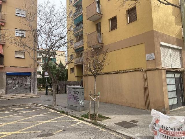 Piso en venta en paseo De la Ciutat de Mallorca, Barcelona, de 40 m² 2 habitaciones por 120.000