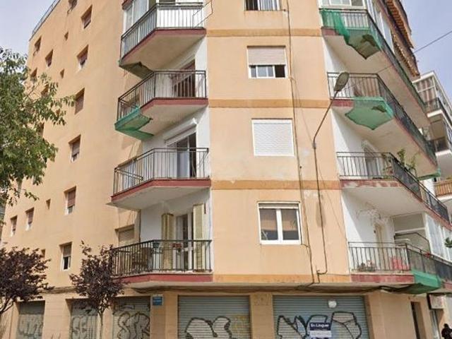 Piso en venta en paseo De la Costa Brava, Pineda de Mar, de 67 m² 3 habitaciones por 84.000