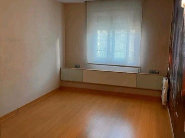 Piso en venta en paseo De la Font Pudenta, Montcada i Reixac, de 75 m² 2 habitaciones por 155.000