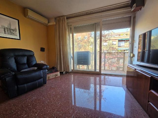 Piso en venta en paseo De la Peira, Barcelona, de 87 m² 3 habitaciones por 310.000