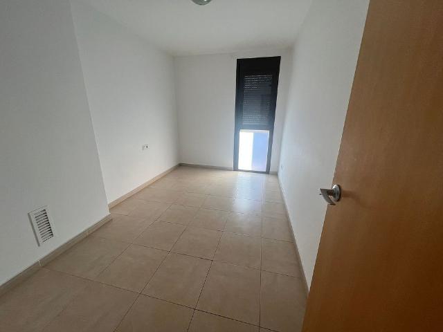 Piso en venta en paseo De Les Escoles, Santa Bàrbara, de 80 m² 3 habitaciones por 89.000