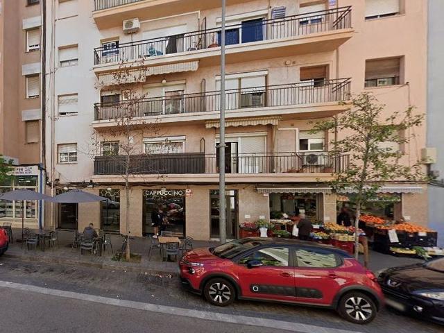 Piso en venta en paseo De Ramon Berenguer III, Mataró, de 71 m² 3 habitaciones por 65.800