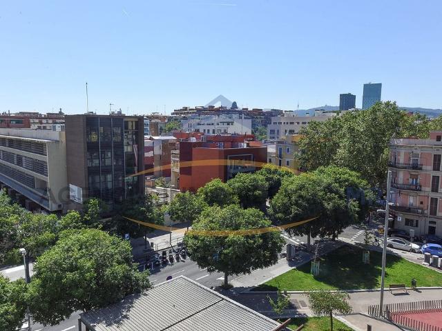 Piso en venta en paseo Del Taulat, Barcelona, de 72 m² 3 habitaciones por 690.000