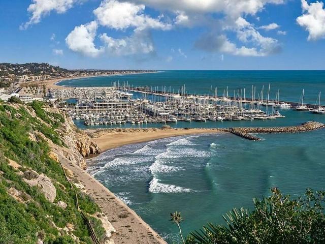 Piso en venta en paseo Del Collet, Castelldefels, de 55 m² 2 habitaciones por 309.000