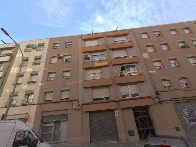 Piso en venta en paseo Del Dos de Maig, Sabadell, de 82 m² 4 habitaciones por 111.000