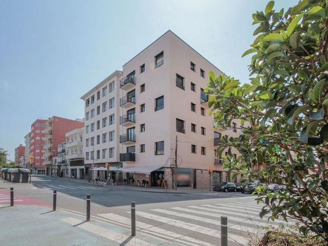 Piso en venta en paseo Dels Almogàvers, Sabadell, de 81 m² 1 habitación por 159.000