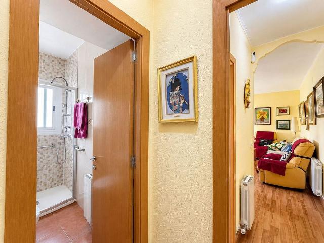 Piso en venta en paseo Dels Ferrocarrils Catalans, Cornellà de Llobregat, de 64 m² 2 habitaciones por 249.000