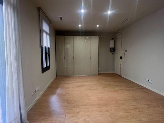 Piso en venta en paseo Juan de Borbón, Barcelona, de 45 m² 1 habitación por 270.000