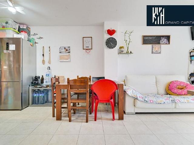 Piso en venta en paseo De Santa Eugènia, Girona, de 75 m² 2 habitaciones por 170.000