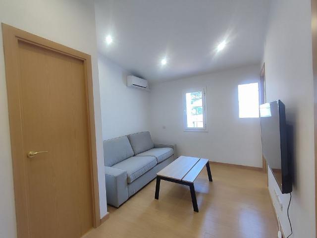 Piso en venta en paseo Valldaura Barcelona, Barcelona, de 34 m² 1 habitación por 170.000