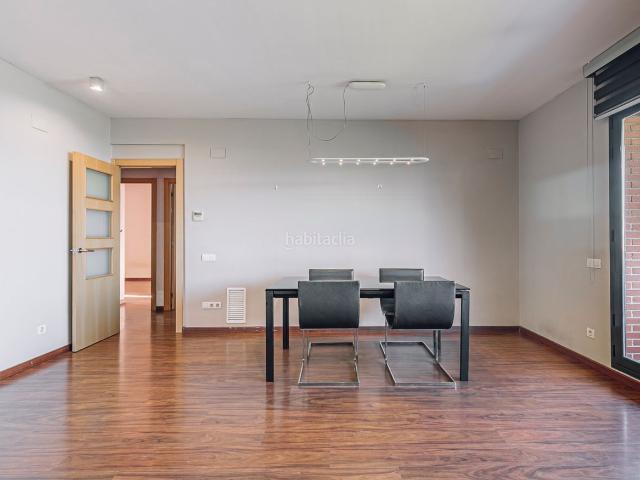 Piso en venta en Papiol El. Piso en venta en El Papiol con 3 habitaciones, terraza con vistas y piscina, Barcelona. Pisos Papiol.
