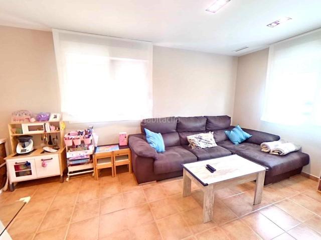 Piso en venta en Paracuellos de Jarama, Miramadrid. DISPONIBLE! VIVIENDA REFORMADA, en urbanización privada de Paracuellos del Jarama, zona muy tranquila para vivir. Pisos Paracuellos de.