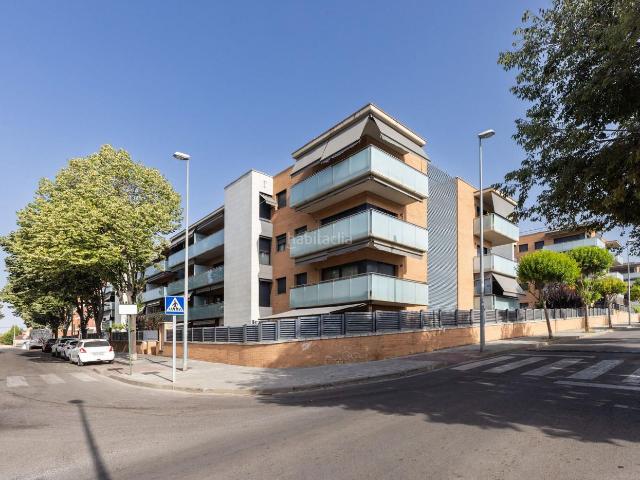 Piso en venta en Parets del Vallès. Piso esquinero en Parets del valles con piscina comunitaria. Pisos Parets del.