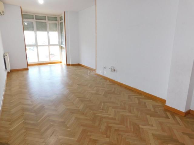 Piso en venta en Parla, Centro. Centro de Parla Piso de 3 Dormitorios 2 baños, Garaje, trastero y Piscina. Pisos.