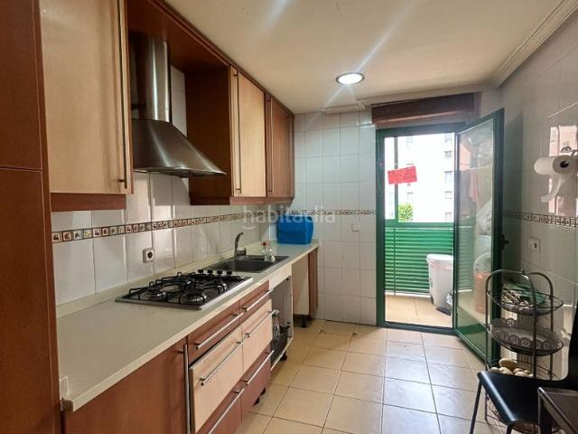 Piso en venta en Parla, El Nido Fuentes. CASALIA presenta: Piso seminuevo de 4 dormitorios con garaje y trastero Zona El Nido Las Fuentes. Pisos.