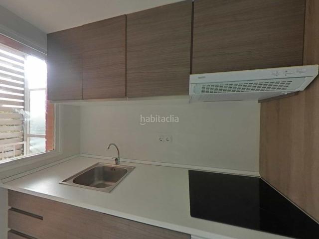 Piso en venta en Parla, Las Américas. Elegante Piso Alquilado en Parla Zona Las Américas por 201.500. Pisos.
