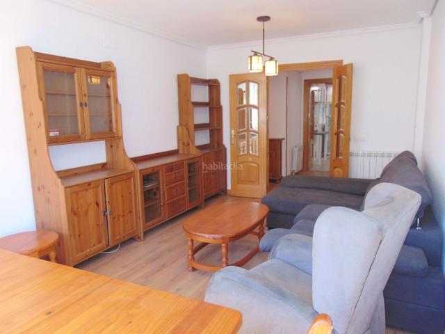 Piso en venta en Parla, Las Américas. Piso en las Américas con tres dormitorios, dos baños garaje, ascensor y piscina. Pisos.
