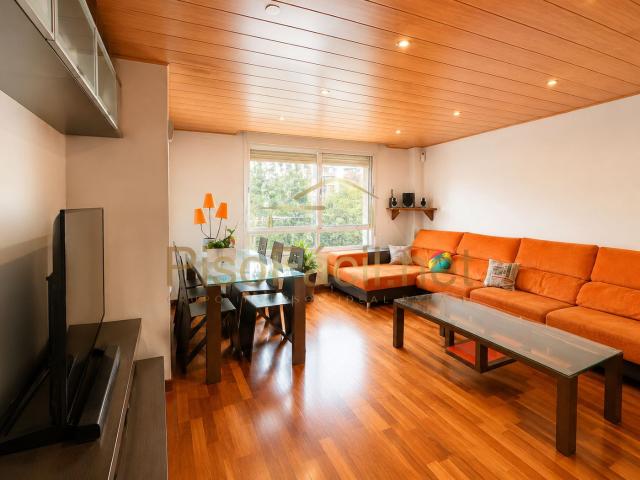 Piso en venta en Parla, Parla Este. PISO EN VENTA EN PARLA ESTE 2 DORMITORIOS 2 BAÑOS GARAJE TRASTERO PISCINA. Pisos.