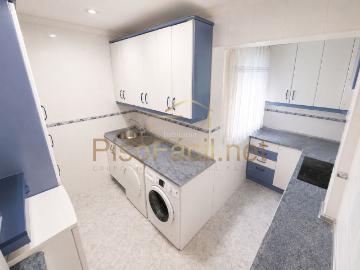 Piso en venta en Parla, Parque Inlasa. PISO EN VENTA EN PARLA ZONA PARQUE INLASA EN 4º PLANTA CON ASCENSOR, 3 HABITACIONES, 1 BAÑO Y TRASTERO. Pisos.