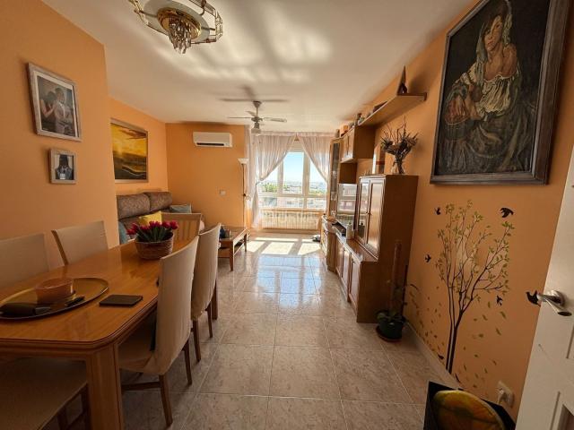 Piso en venta en Parla, Pintores Ferial. Amplia vivienda de 4 dormitorios totalmente reformada en una de las mejores zonas de Parla. Pisos.