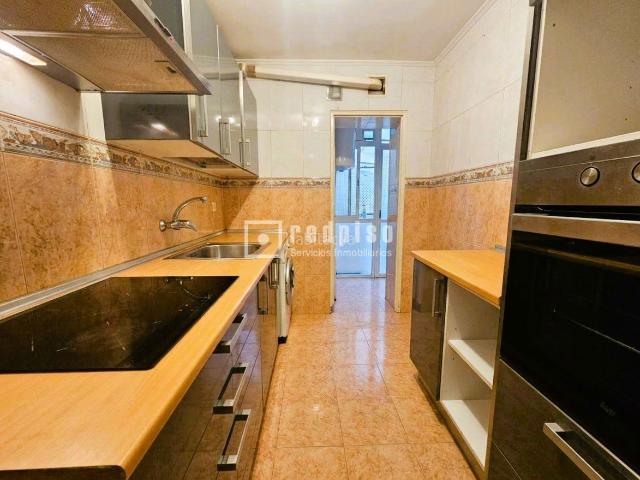 Piso en venta en Parla, Reyes. PISO EN PLANTA BAJA CON PATIO PRIVADO. Pisos.