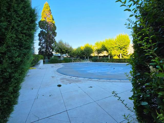 Piso en venta en Parla, Villayuventus Renfe. CASALIA presenta: Vivienda de 3 dormitorios con terraza, piscina, jardín comunitario y trastero, cerca de Renfe Parla. Pisos.