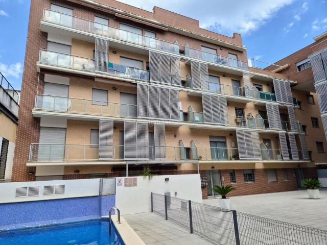 Piso en venta en Pego. Piso de 4 dormitorios con gran terraza y piscina comunitaria en Pego. Pisos.